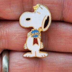Vintage Aviva Snoopy "Hero" Pin Brooch Enamel Badge Ribbon Cloisonné.